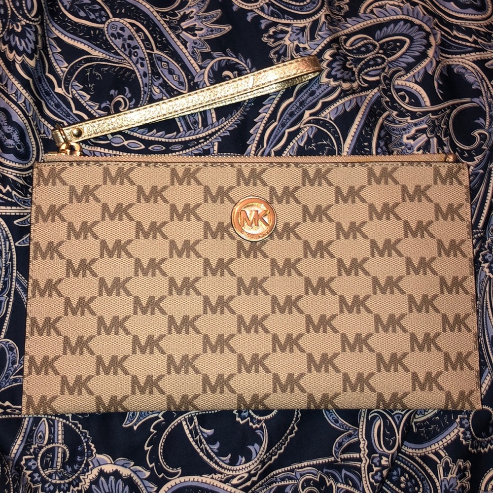 Michael Kors Wristlet